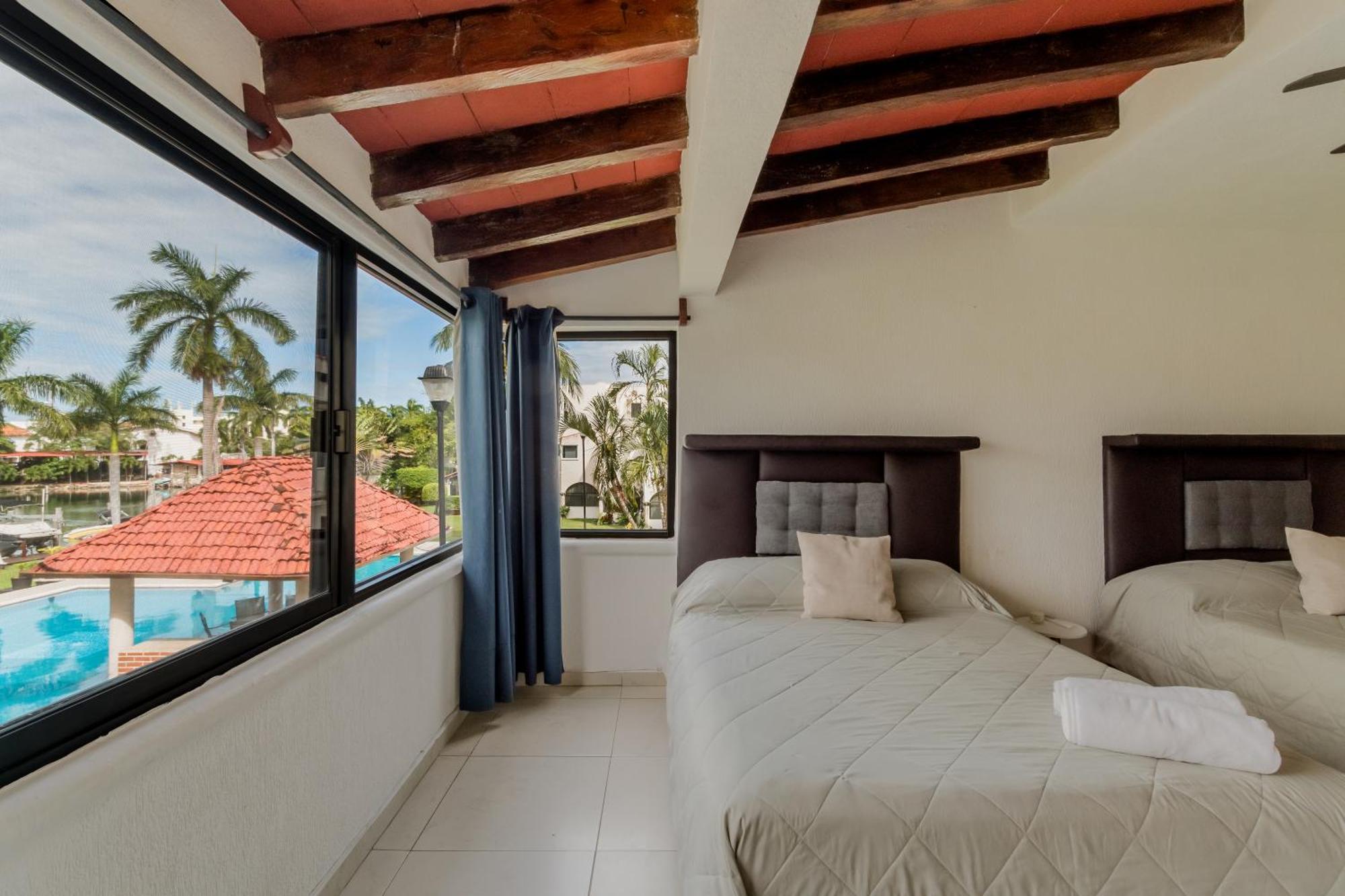 Chic Lagoon Front Villa By Casa Paraiso Cancún Extérieur photo