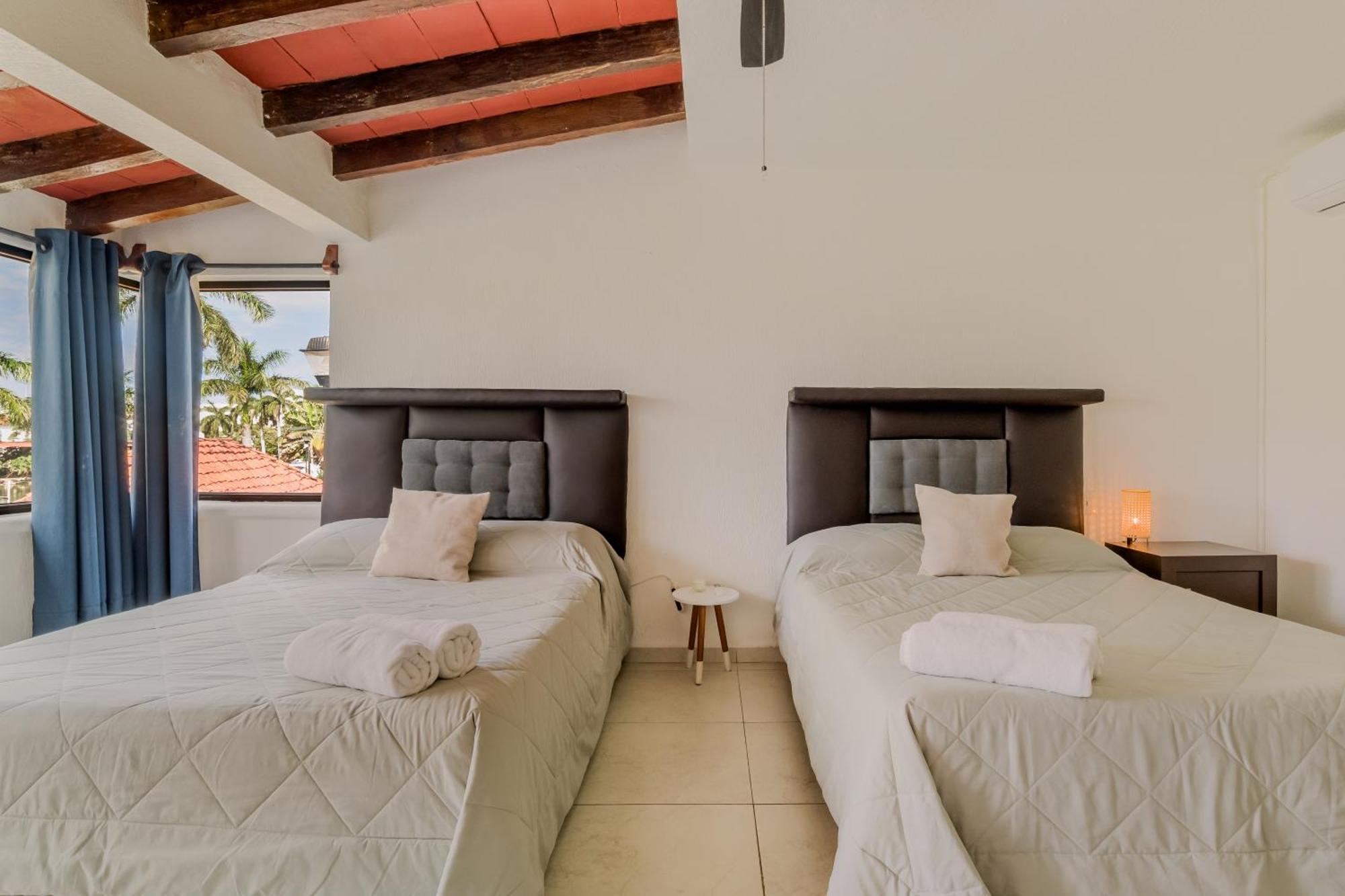Chic Lagoon Front Villa By Casa Paraiso Cancún Extérieur photo