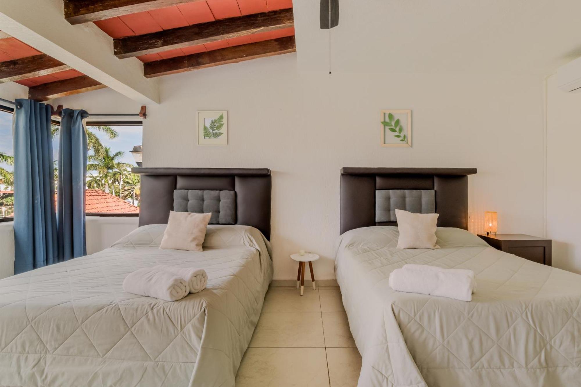 Chic Lagoon Front Villa By Casa Paraiso Cancún Extérieur photo